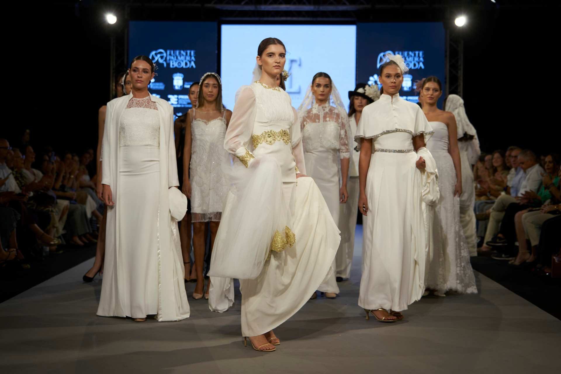 Modelos con los vestidos de novia de la colección Caprichos del Alma